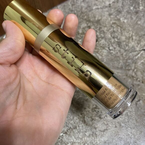Stila Hide & Chic Fluid Foundation 1oz In Shade Tan 2 NWOB - Picture 2 of 5
